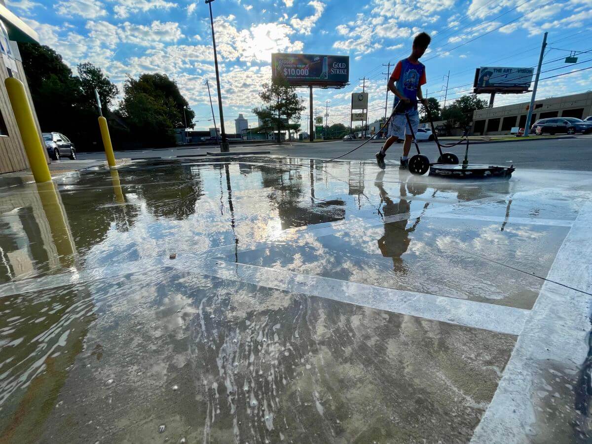Parking Lot and Garage Cleaning DeSoto County